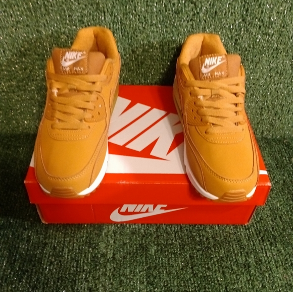 Nike Air Max 90s - Picture 5 of 6